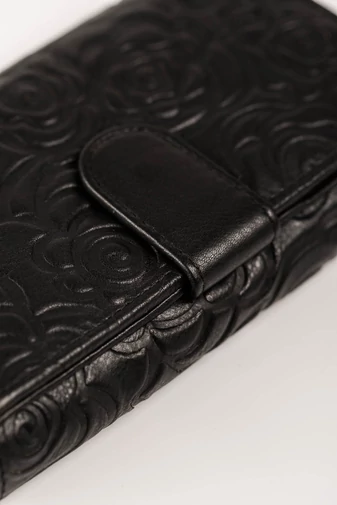  Sylvia Belmonte Czarny skórzany portfel z kwiatowymi nadrukami