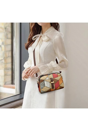 Torebka crossbody Bonluo brązowa z kolorowym wzorem z imitacji skóry, wymiary 15×21×7 cm