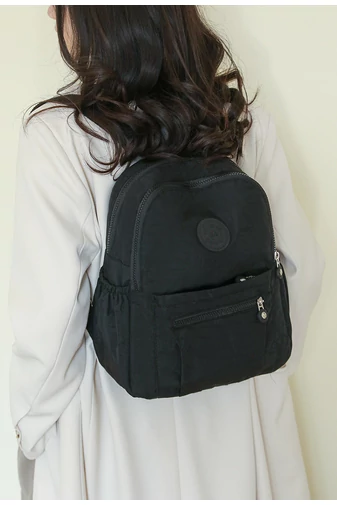 Wielofunkcyjny ciemnoniebieski plecak wykonany z wodoodpornej tkaniny Oxford, wymiary 30*26*13 cm