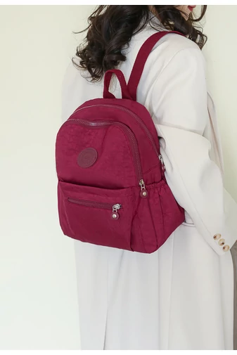  Wielofunkcyjny plecak w kolorze wiśniowo-czerwonym, wykonany z wodoodpornej tkaniny Oxford, wymiary 30*26*13 cm