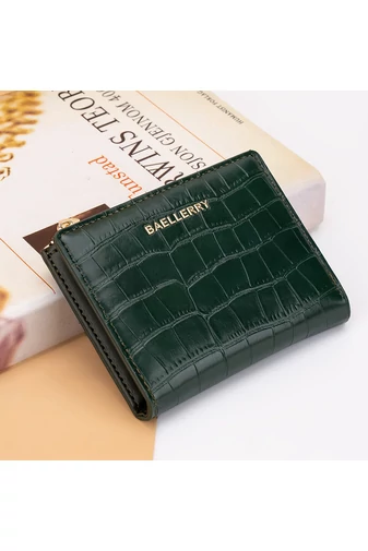  Mały zielony portfel składany na pół z imitacji skóry lakierowanej ze wzorem krokodyla, wymiary 9,5*11,5*3 cm
