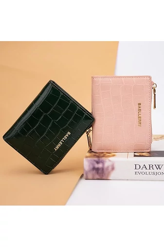  Mały zielony portfel składany na pół z imitacji skóry lakierowanej ze wzorem krokodyla, wymiary 9,5*11,5*3 cm