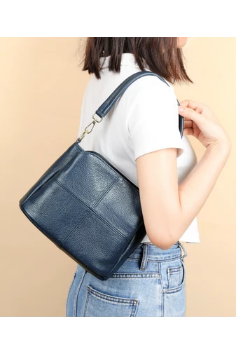 Torebka damska Bonluo niebieska ze skóry naturalnej na ramię i do ręki 18×24×13 cm