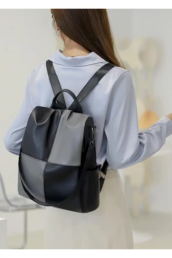  Materiał: imitacja skóry Wymiary: 33×32×14 cm Regulowane szelki Odpinany pasek do ręki: 70 cm