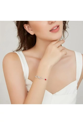 Elegancka bransoletka ze srebra próby 925 ozdobiona kryształami austriackiej wiśni. Najwyższa jakość.