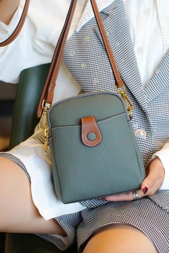 Torebka mini na ramię Bonluo niebieska ze skóry naturalnej, wymiary 20×14×8 cm