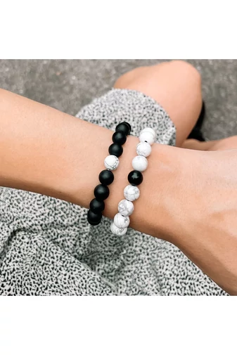  Zestaw bransoletek unisex idealny dla par z matowymi czarnymi koralikami i białymi kamieniami w stylu retro