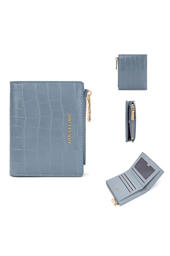  Mały jasnoniebieski portfel składany na pół ze skóry lakierowanej z wzorem krokodyla, wymiary 9,5*11,5*3 cm