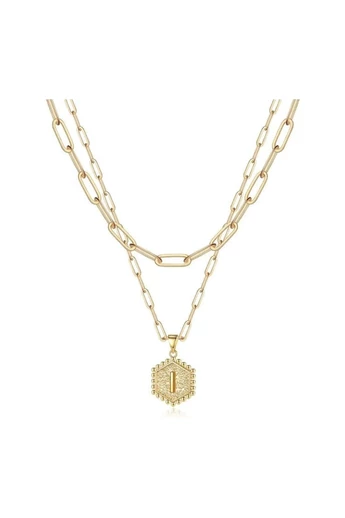  Zestaw dwóch łańcuszków ze stali tytanowej platerowanych 18-karatowym złotem z personalizowaną zawieszką w kształcie sześciokąta z inicjałem, literą „I”